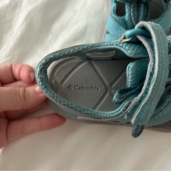 FINAL CALL -Columbia Toddler Water Shoes - size 9T - Picture 2 of 6